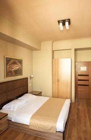 Хостелы Kantar Hostel Ереван Двухместный номер эконом-класса с 1 кроватью и общей ванной комнатой-2
