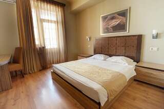 Хостелы Kantar Hostel Ереван Двухместный номер эконом-класса с 1 кроватью и общей ванной комнатой-1