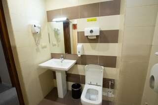 Хостелы Kantar Hostel Ереван Двухместный номер эконом-класса с 1 кроватью и общей ванной комнатой-5