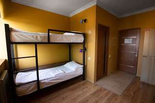 Хостелы Kantar Hostel Ереван Кровать в общем номере с 4 кроватями-4